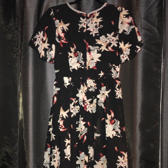 Boohoo Black Floral Midi Dress - Picture 4 of 5